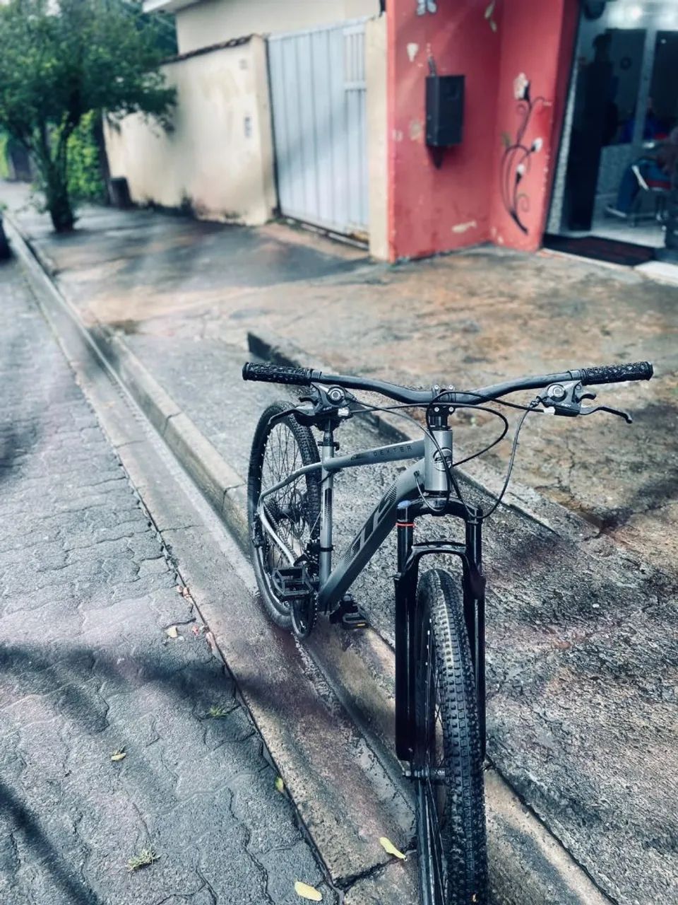 Vende se bicicleta aro 29 semi nova 