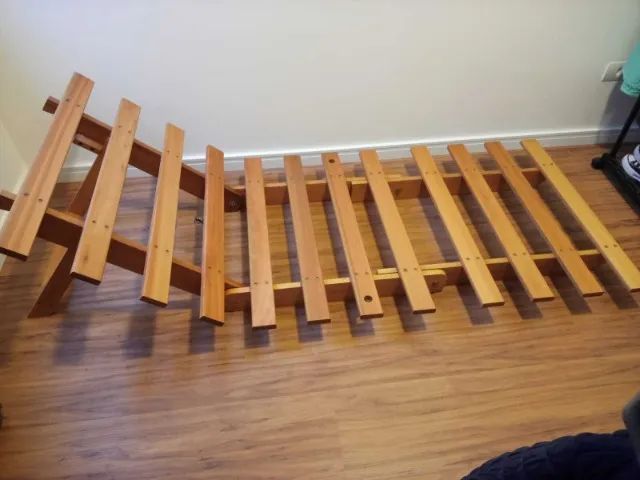 Futon 3x1 Sofá, Cama E Chaise Solteiro - Tecido Vermelho - Foto 3