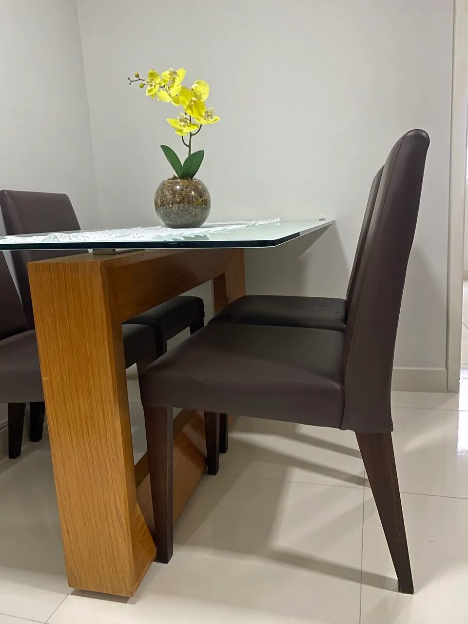 Mesa com quatro cadeiras - Foto 3