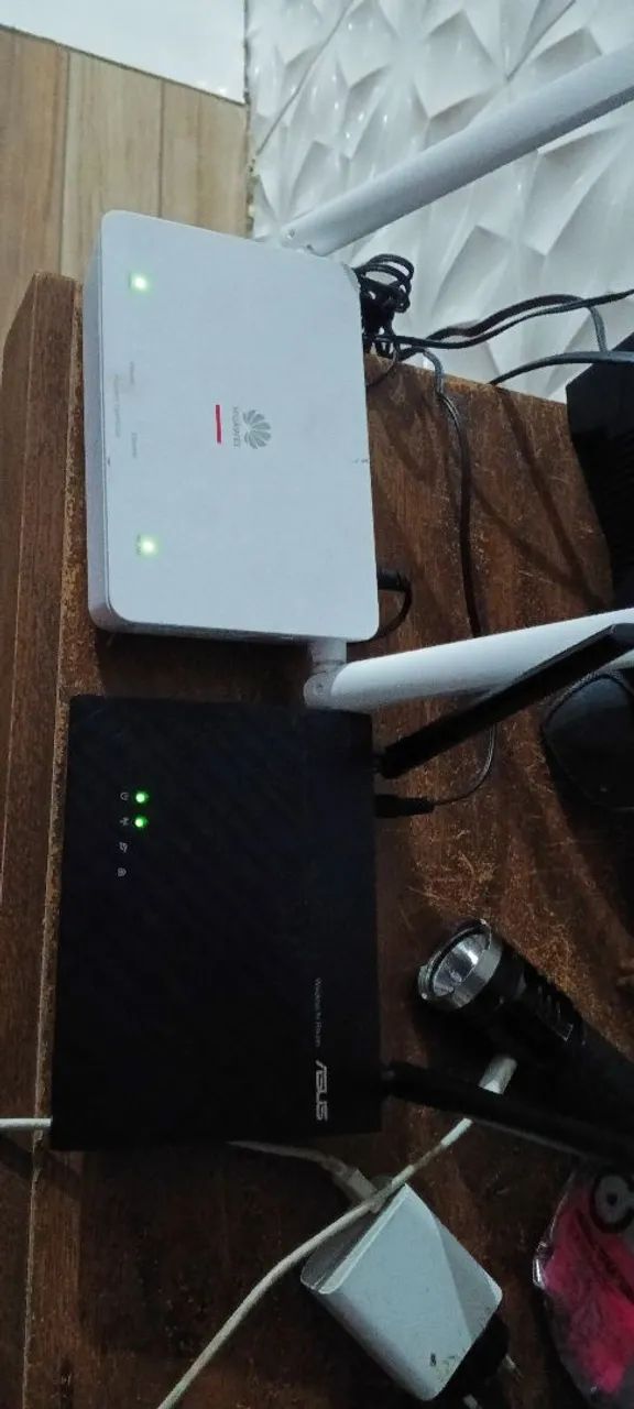 roteadores de internet funcionando certinho 