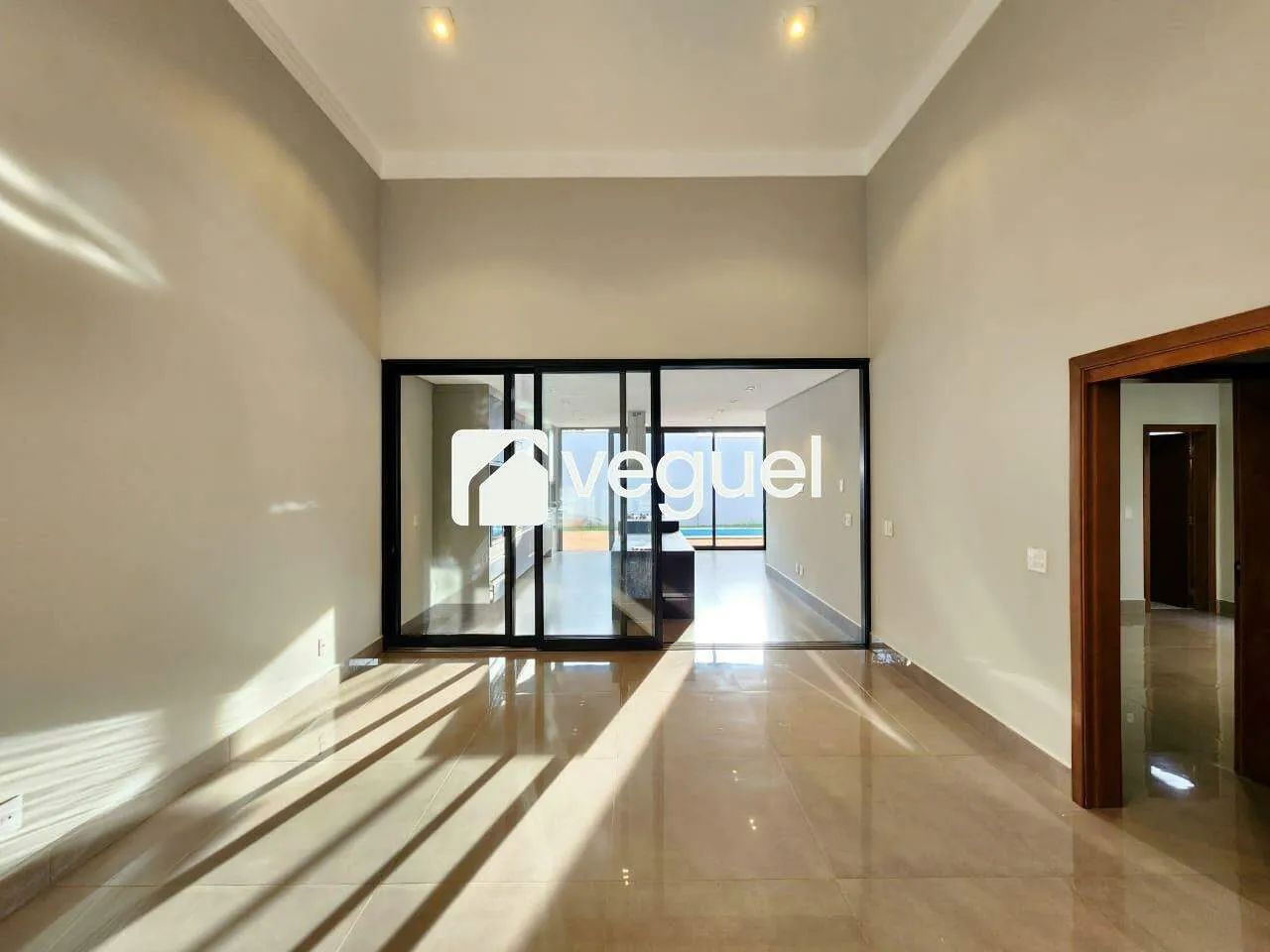 Casa em condomínio com 195 m², 3 quartos, 3 suítes para alugar no Bairro Vila do Golfe em
