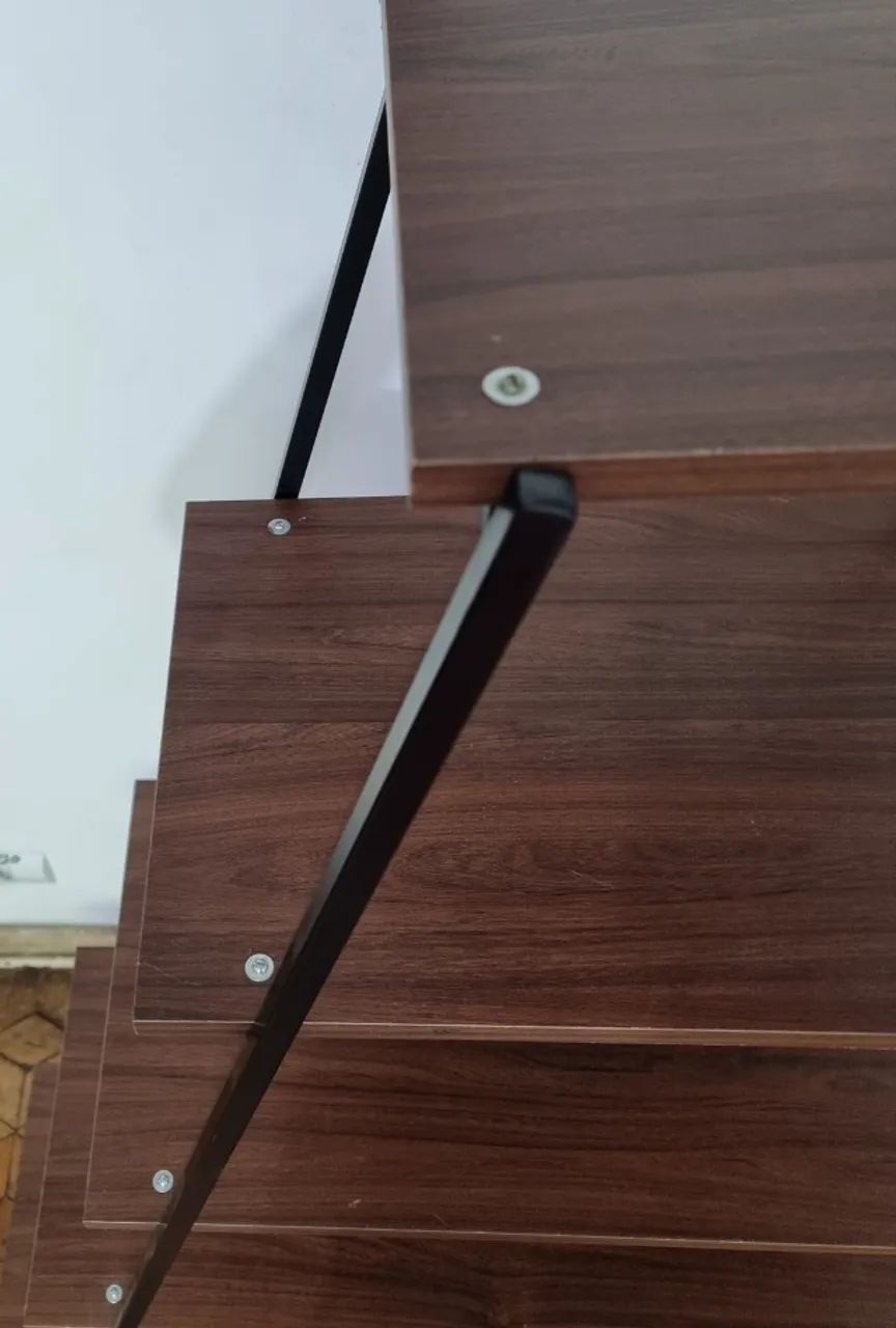 ESTANTE DE MDF E AÇO COM PARAFUSOS (Usada)  - Foto 3