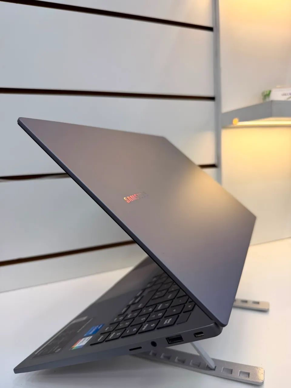 Galaxy book 4 8/256 ssd i5 13* primeira geração com caixa  - Foto 2