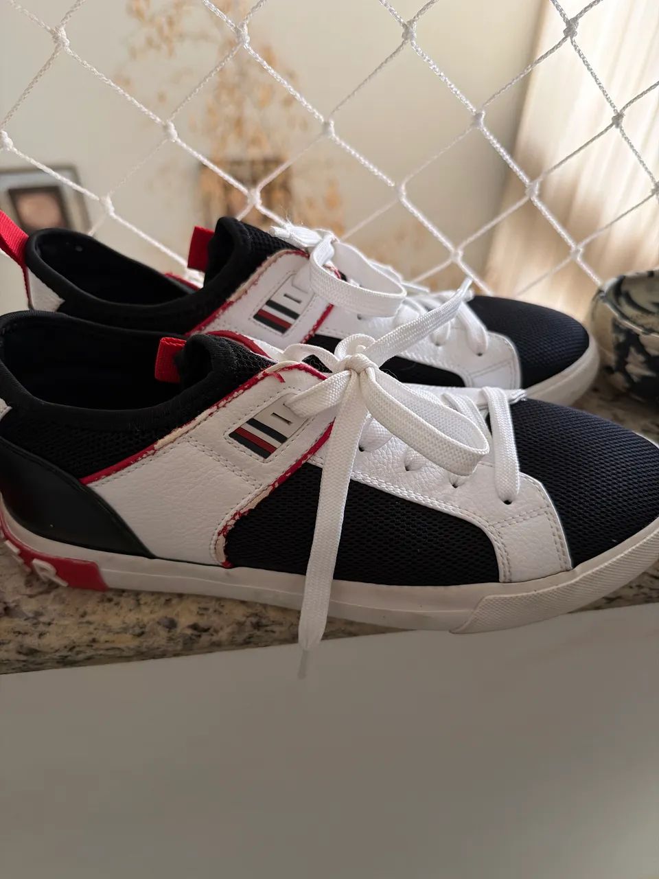 Vendo tênis TOMMY HILFIGER