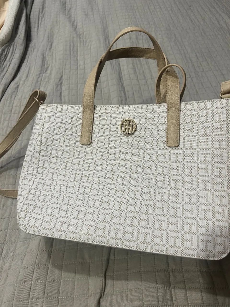 Bolsa Tommy Hilfiger nova 