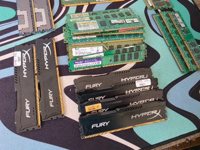 Lote 46 Memórias RAM Desktop DDR3 e DDR2 - HyperX Fury e mais - Foto 2