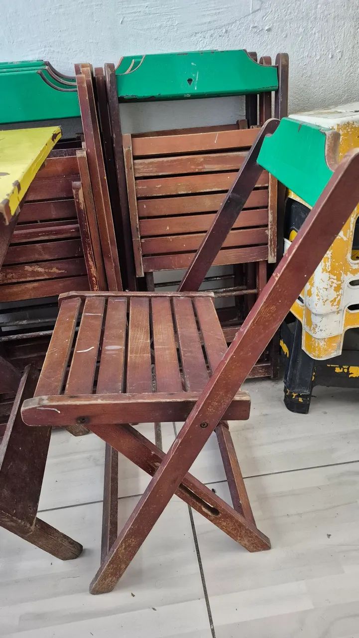 Conjunto de 1 Mesa e 4 Cadeiras de Madeira - Foto 3