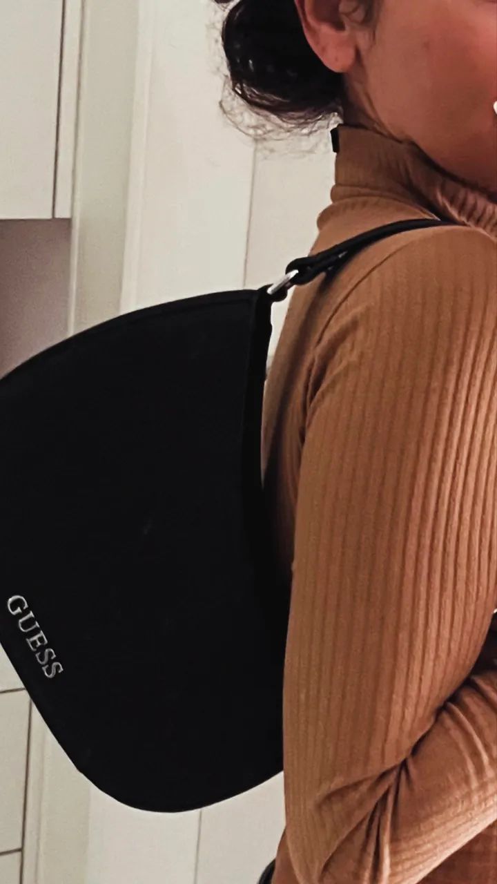 Bolsa Guess linda. Preta P  - Foto 2