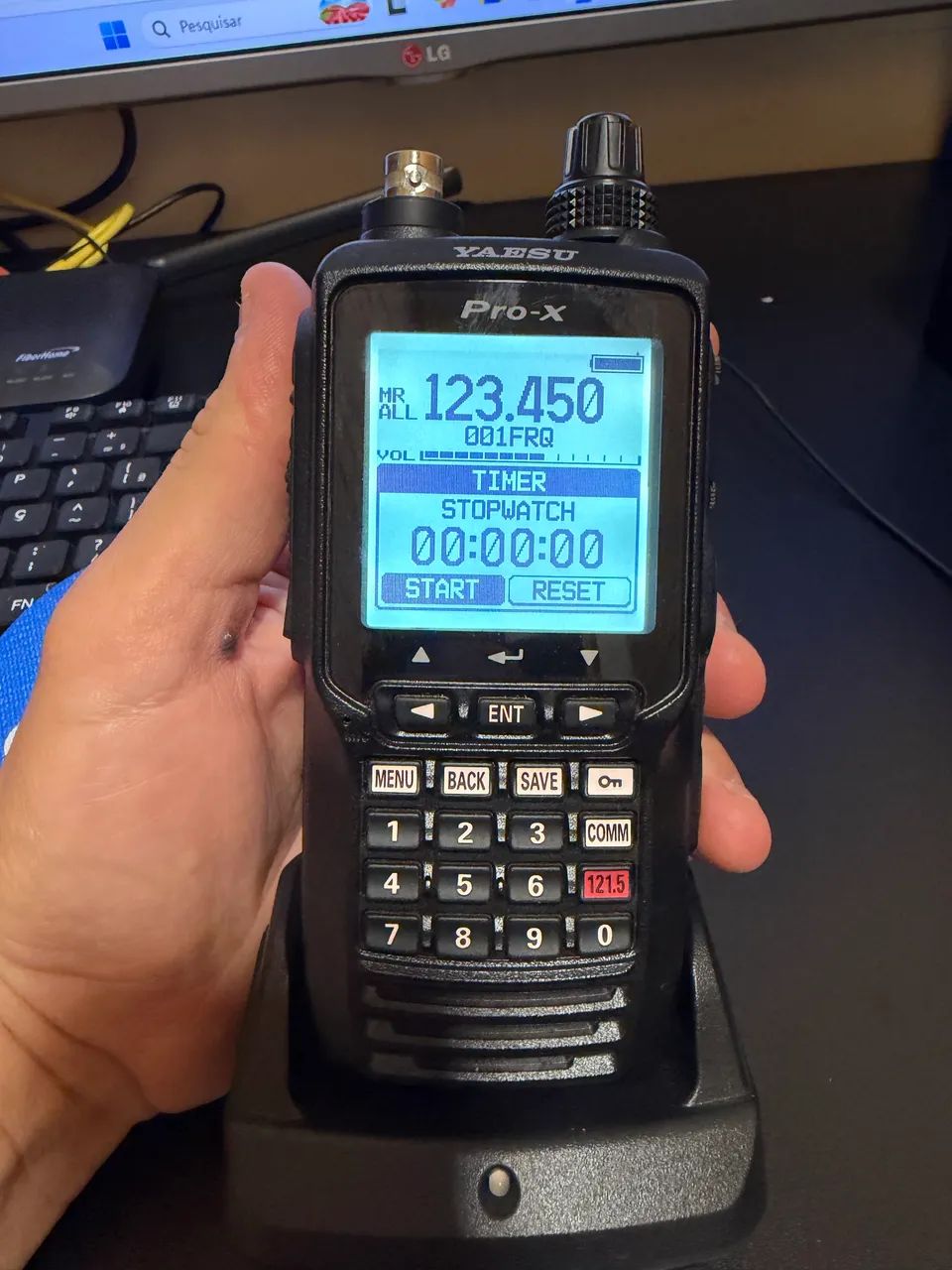 Rádio Aeronáutico Yaesu FTA-550 AA Handheld VHF - Foto 3
