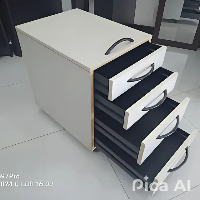 Gaveteiros marca Giroflex com 04 gavetas em aço e rodinhas 