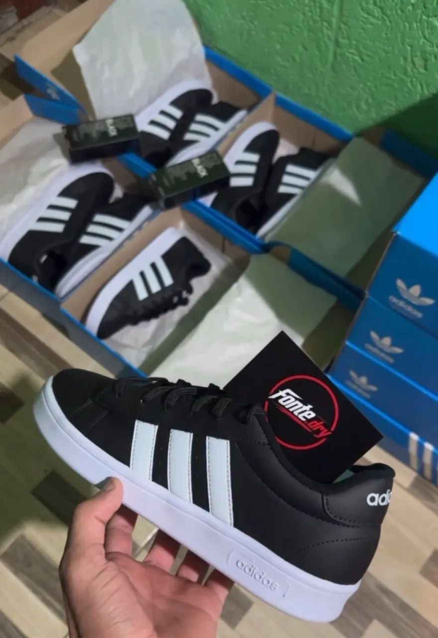 Tênis adidas 