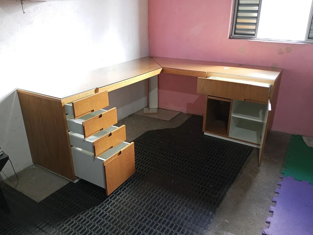 MESA DE ESCRITÓRIO DE CANTO