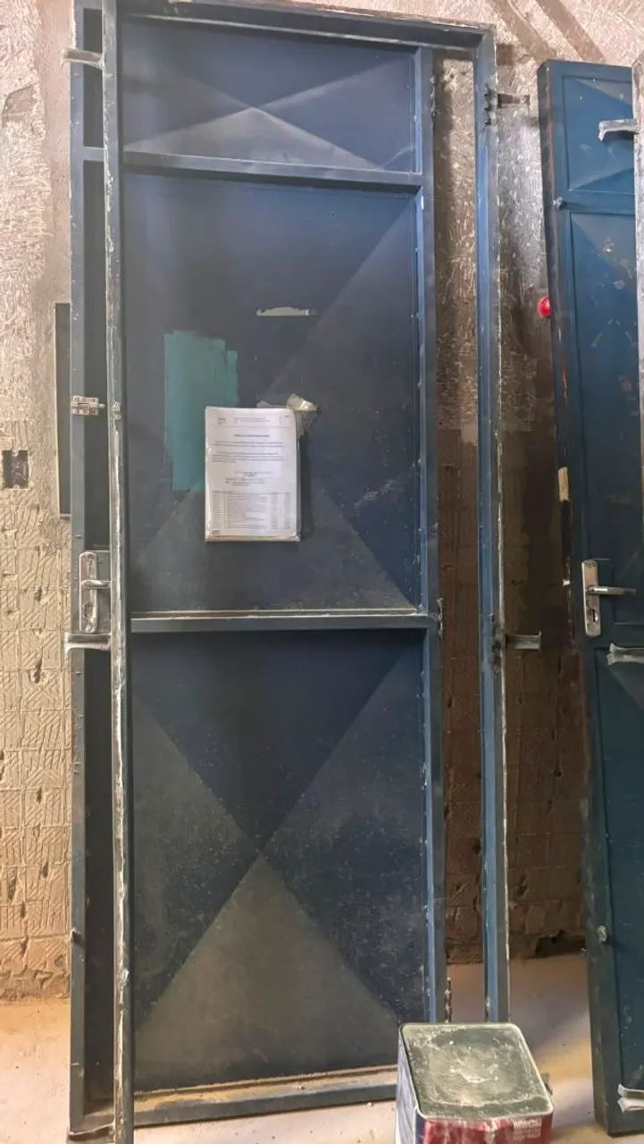 Porta de ferro com aduelas  - Foto 2