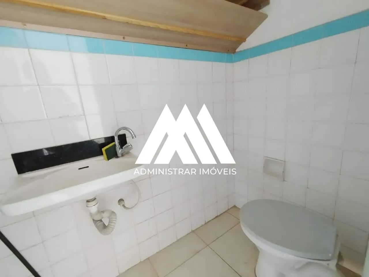 Alugo loja comercial em Itaúna com excelente localização!