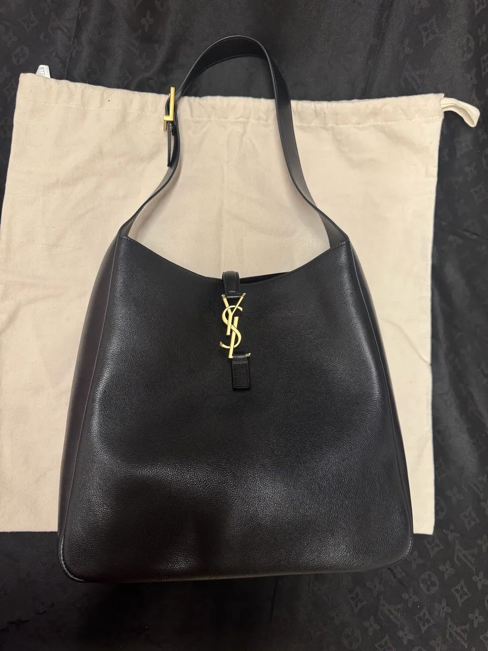Bolsa de couro legítimo preto modelo italiano Yves Saint Laurent hobo - Foto 6