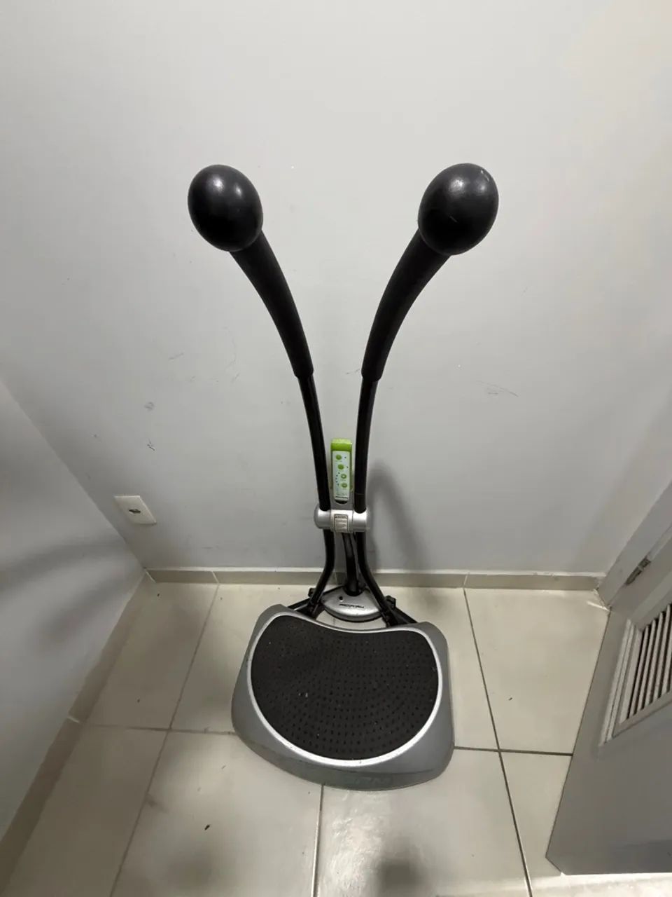 Plataforma vibratória com mal contato - DOAÇÃO  - Foto 5