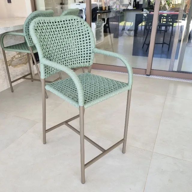 BANQUETA COM BRAÇO EM ALUMÍNIO