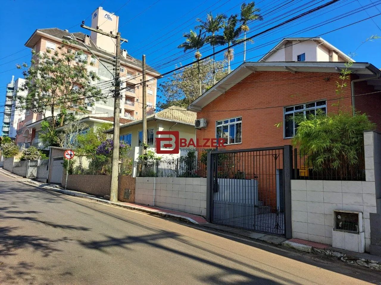 Casa com terreno multifamiliar Agronômica Florian.