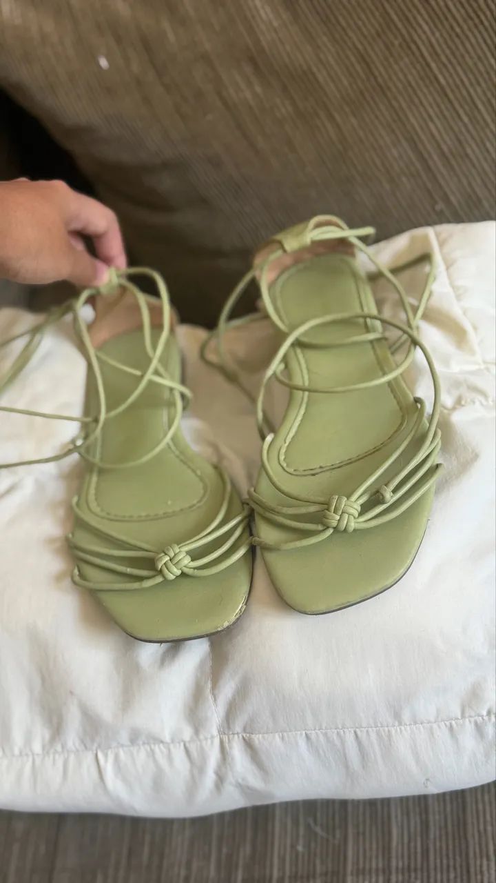 Sandália verde, tamanho 34