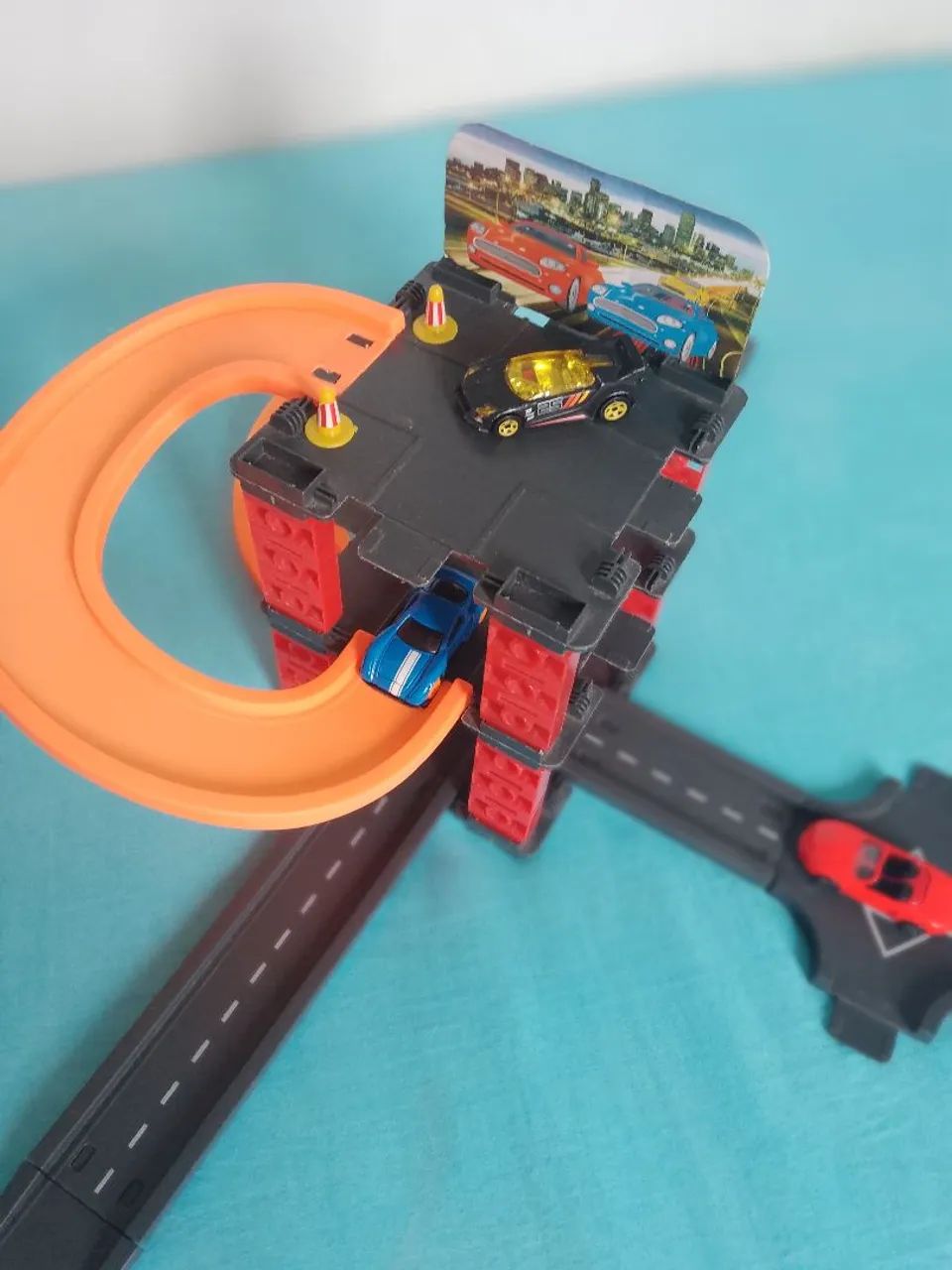 Estacionamento de carrinhos hotwils  - Foto 2