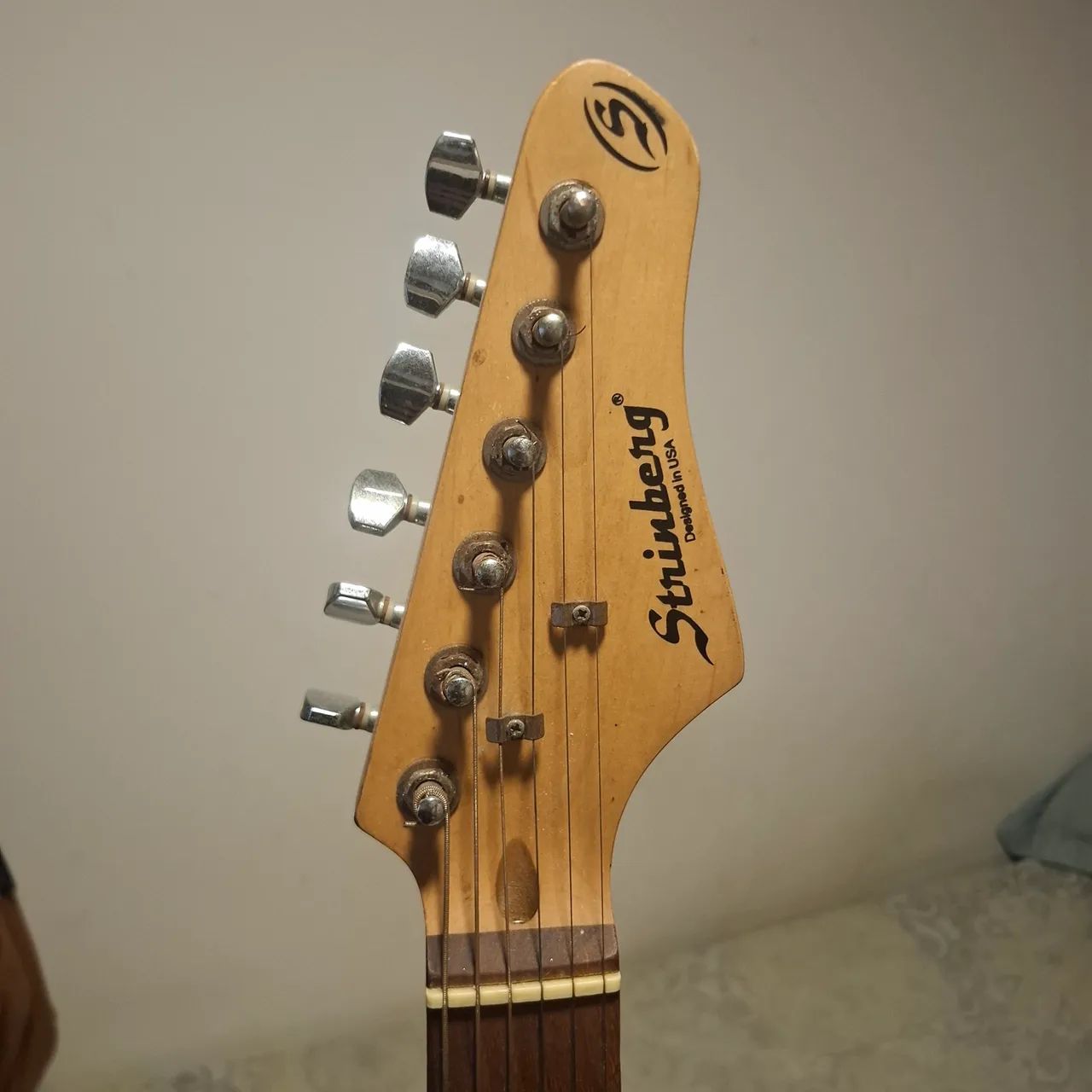 Guitarra e cubo baby