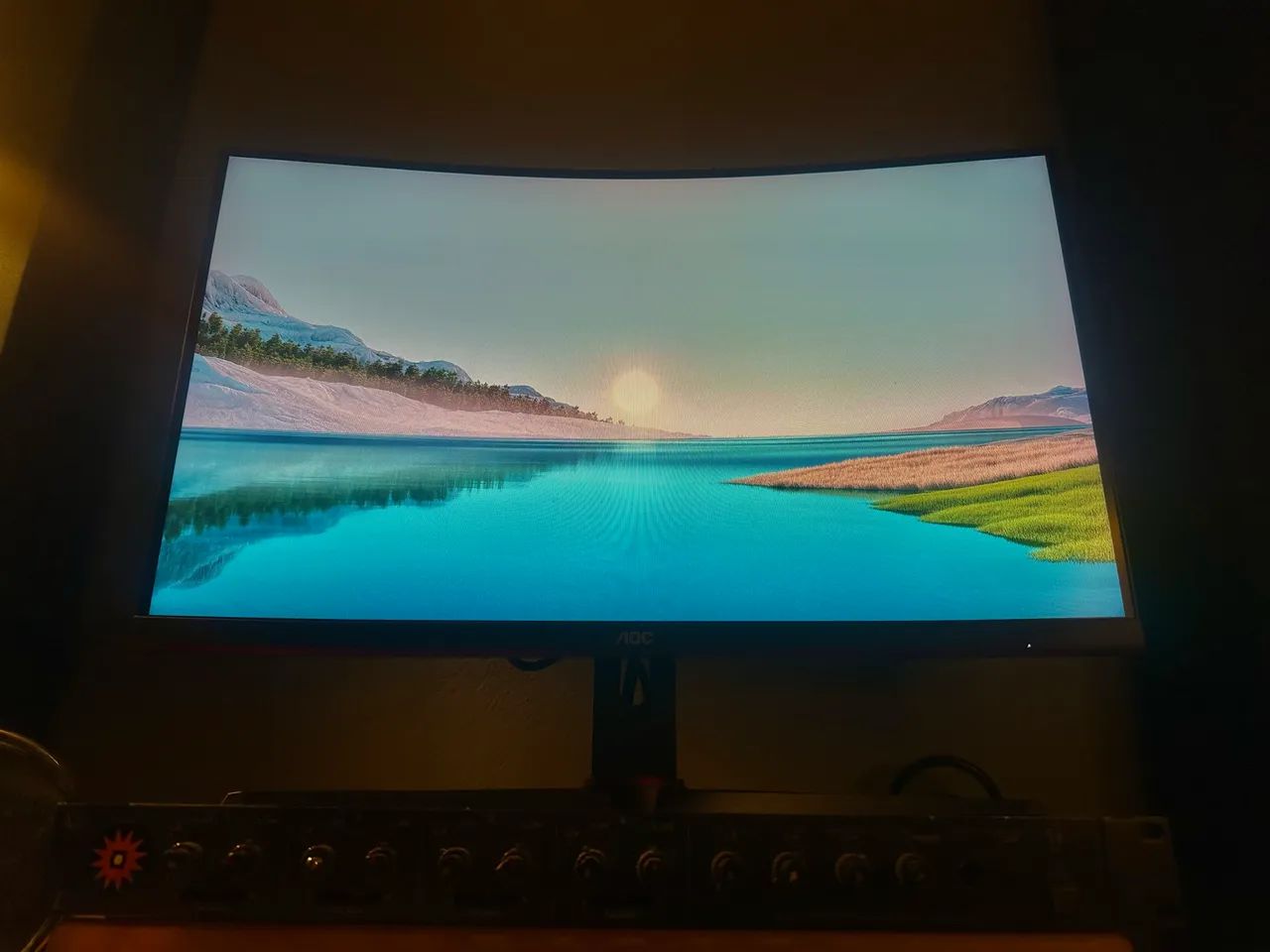 Monitor gamer curvo AOC 240Hz - Foto 2