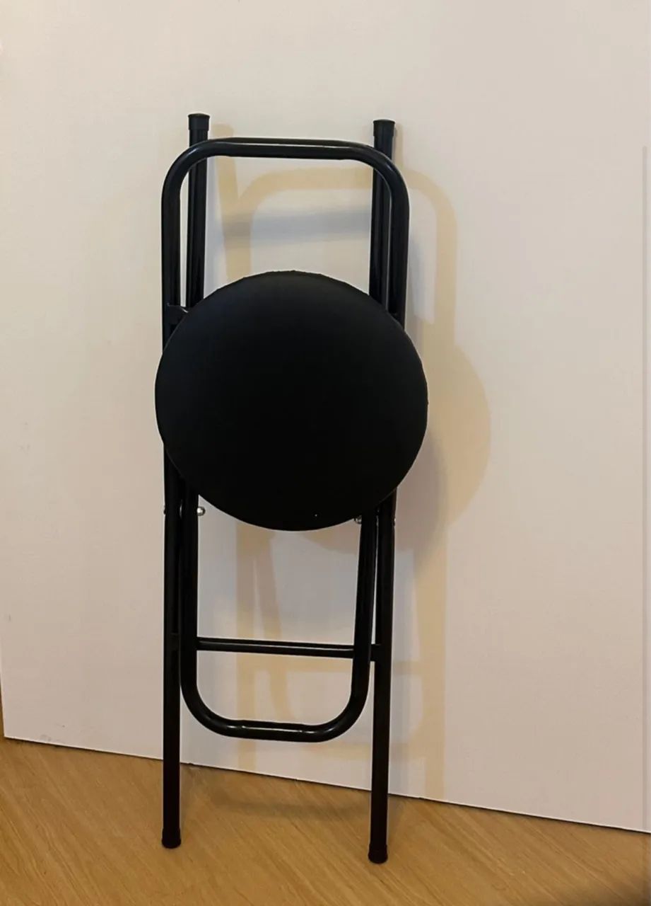 VENDO: Banqueta Preta  Alta Dobrável Nova .   