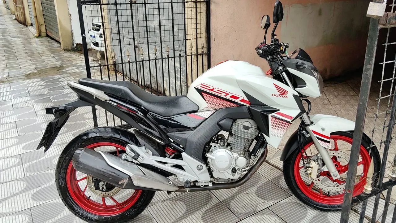 CB TWISTER MUITO BEM CONSERVADA 