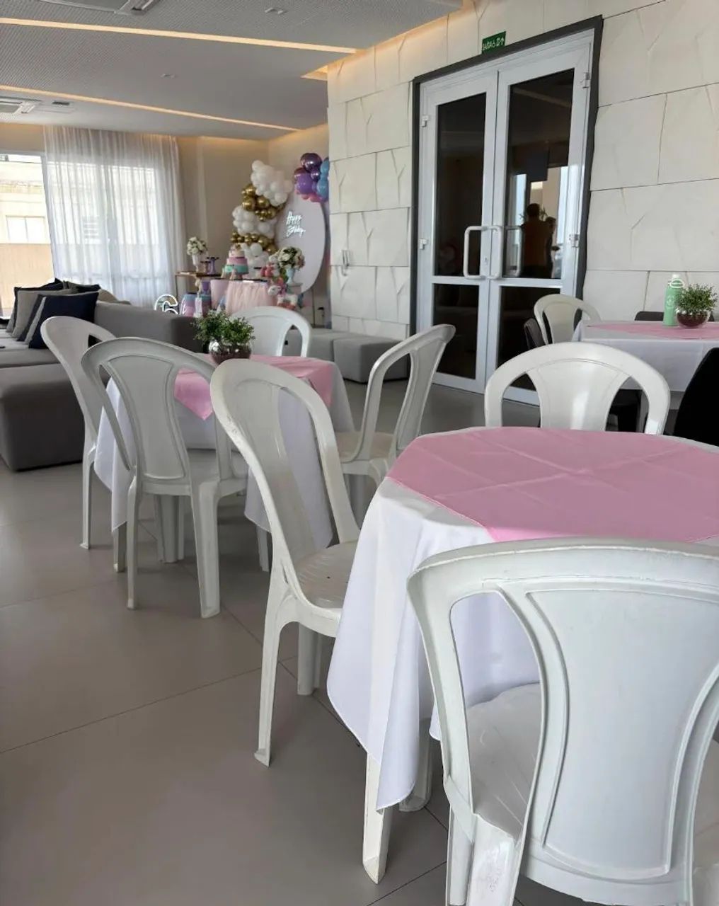 Aluguel de Mesas e Cadeiras para Festas e Eventos - Foto 4