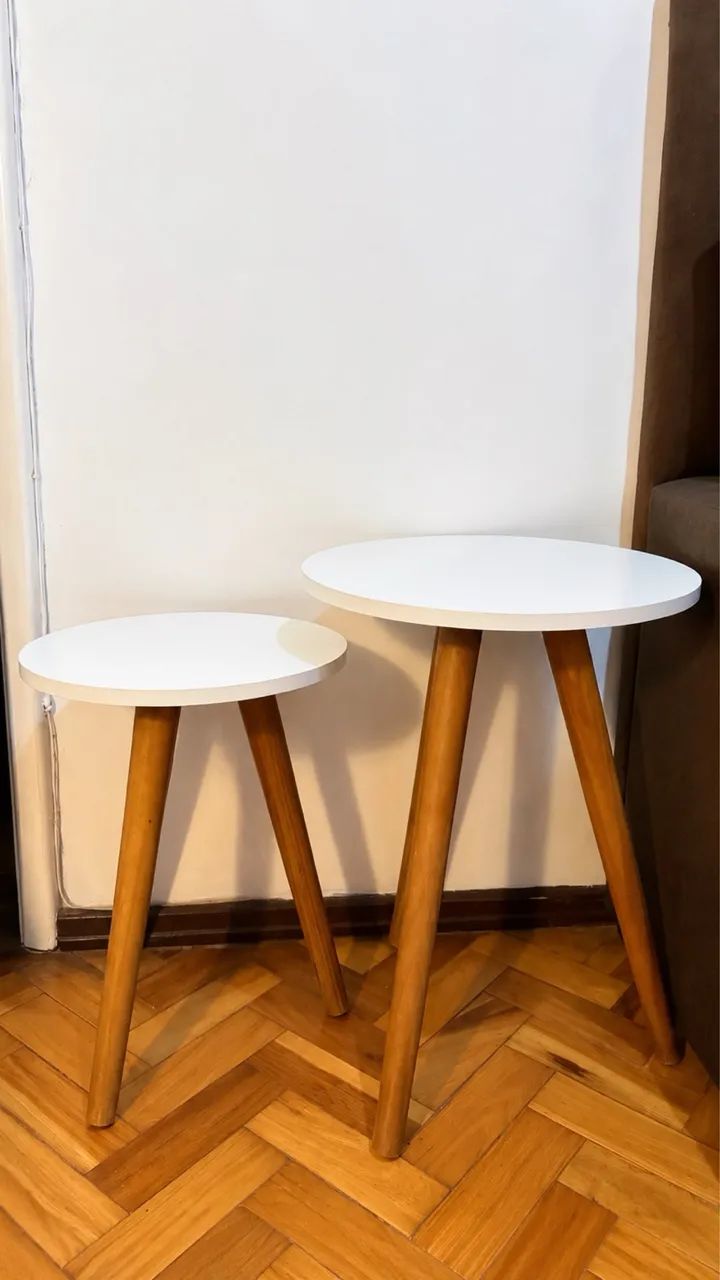 Conjunto de duas mesas (cabeceira ou central)