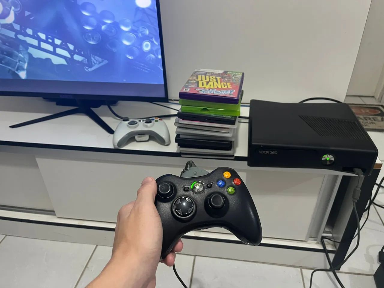 Xbox 360 slim desbloqueado 20 jogos físicos 2 controles <br>20 jogos físicos <br><br>Coloca 650 - Foto 2