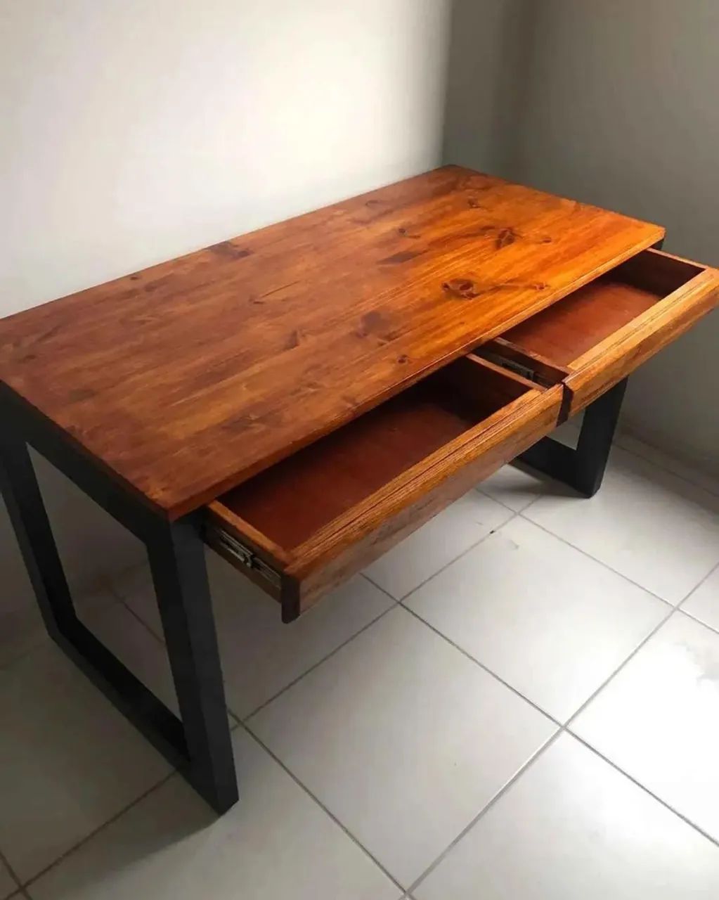Mesa com gavetas - Foto 4