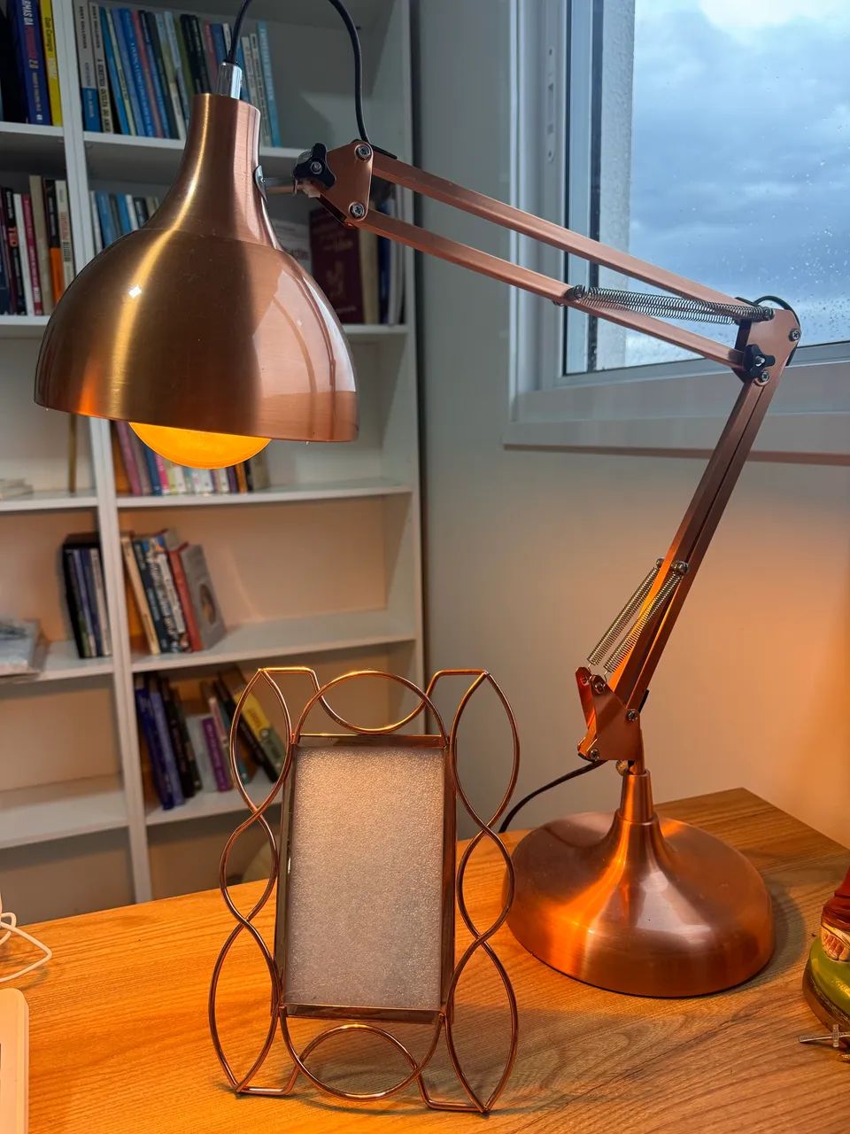 LUMINÁRIA ROSÊ DE MESA + PORTA RETRATO - Foto 4