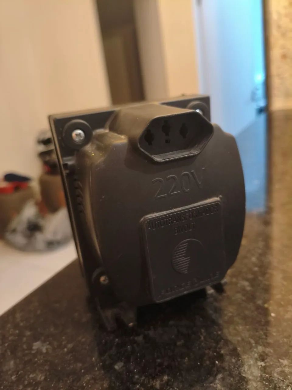 autotransformador bivolt de 2000VA. - Foto 4