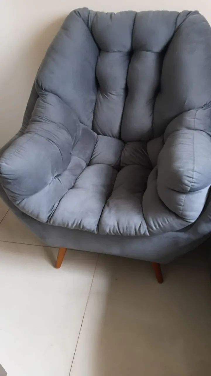 Sofá retrátil e poltronas 