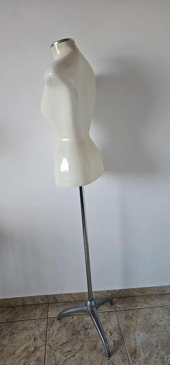 Busto expositor feminino (informações abaixo). - Foto 2