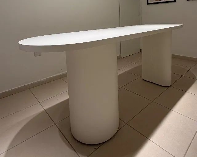 Mesa Orgânica em MDF Branco - Design Moderno e Sofisticado