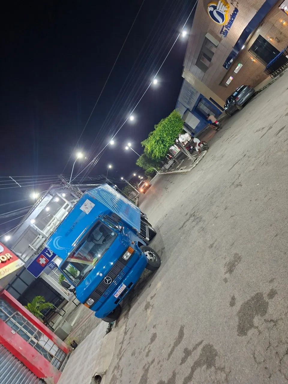 Disponível pra fretes e mudança 