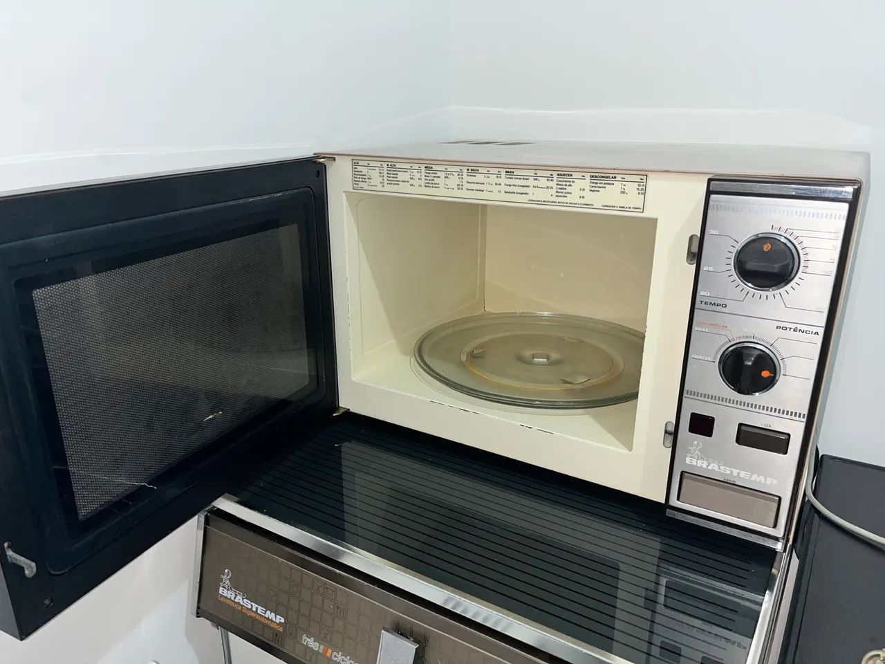 Micro-ondas Brastemp grande  - Foto 4