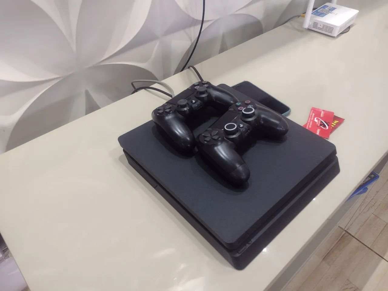 Ps4 slim de 1 terá com 2 controles - Foto 2