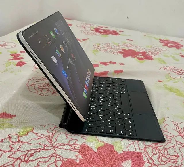 iPad Pro 11 Pol. 2a Ger. 128gb com Magic Keyboard - Foto 2