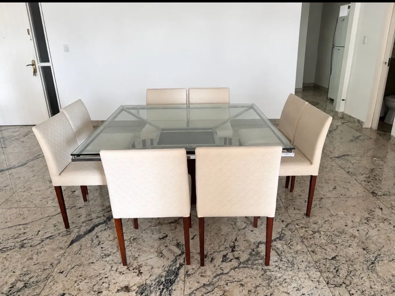 Vendo mesa de jantar com oito cadeiras  - Foto 4