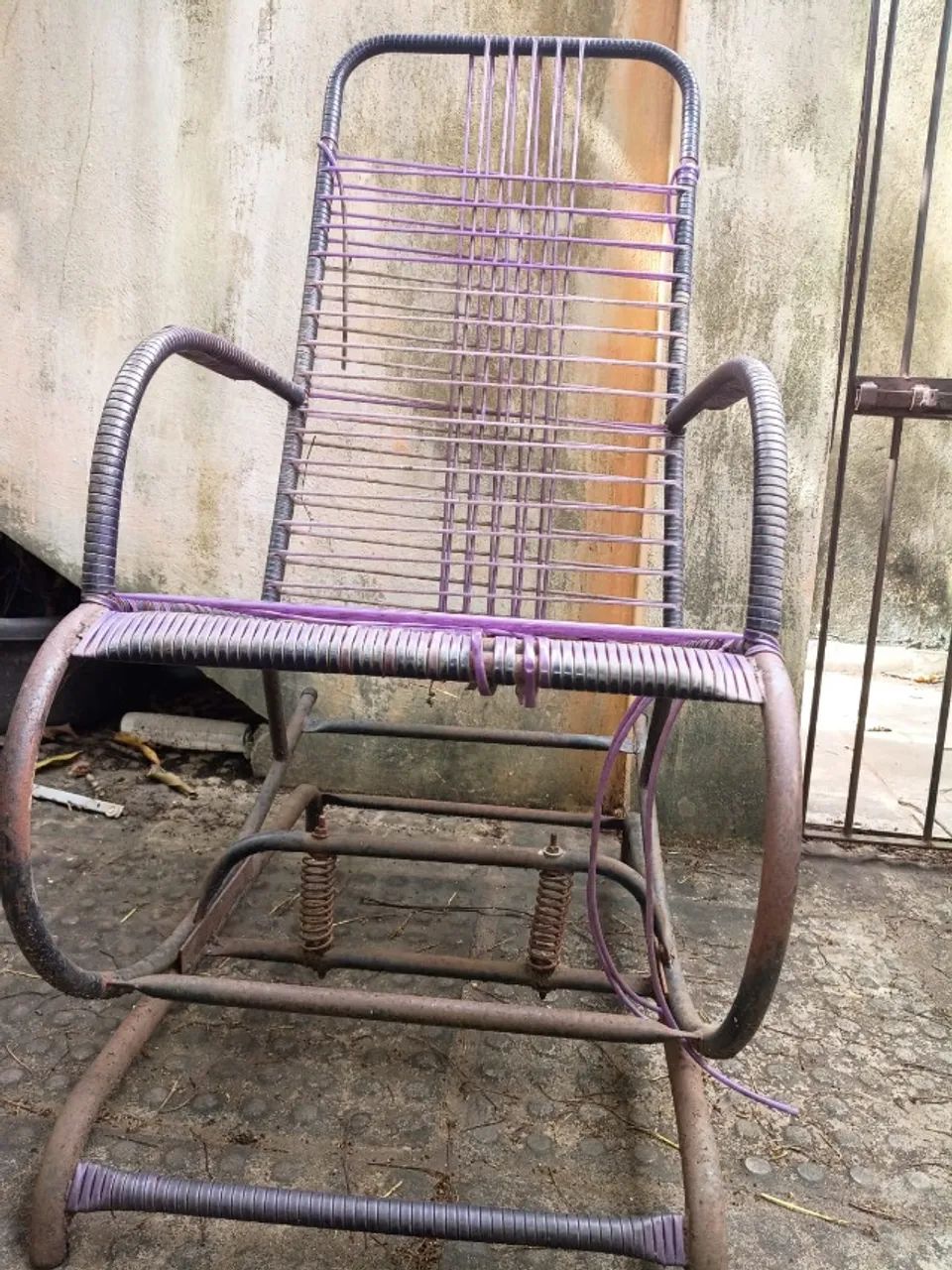 Cadeira de balanço de ferro revestida  - Foto 4