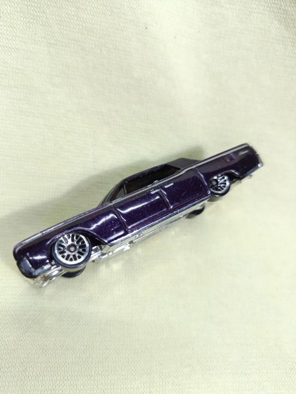Carrinho Hot Wheels '64 Lincoln Continental