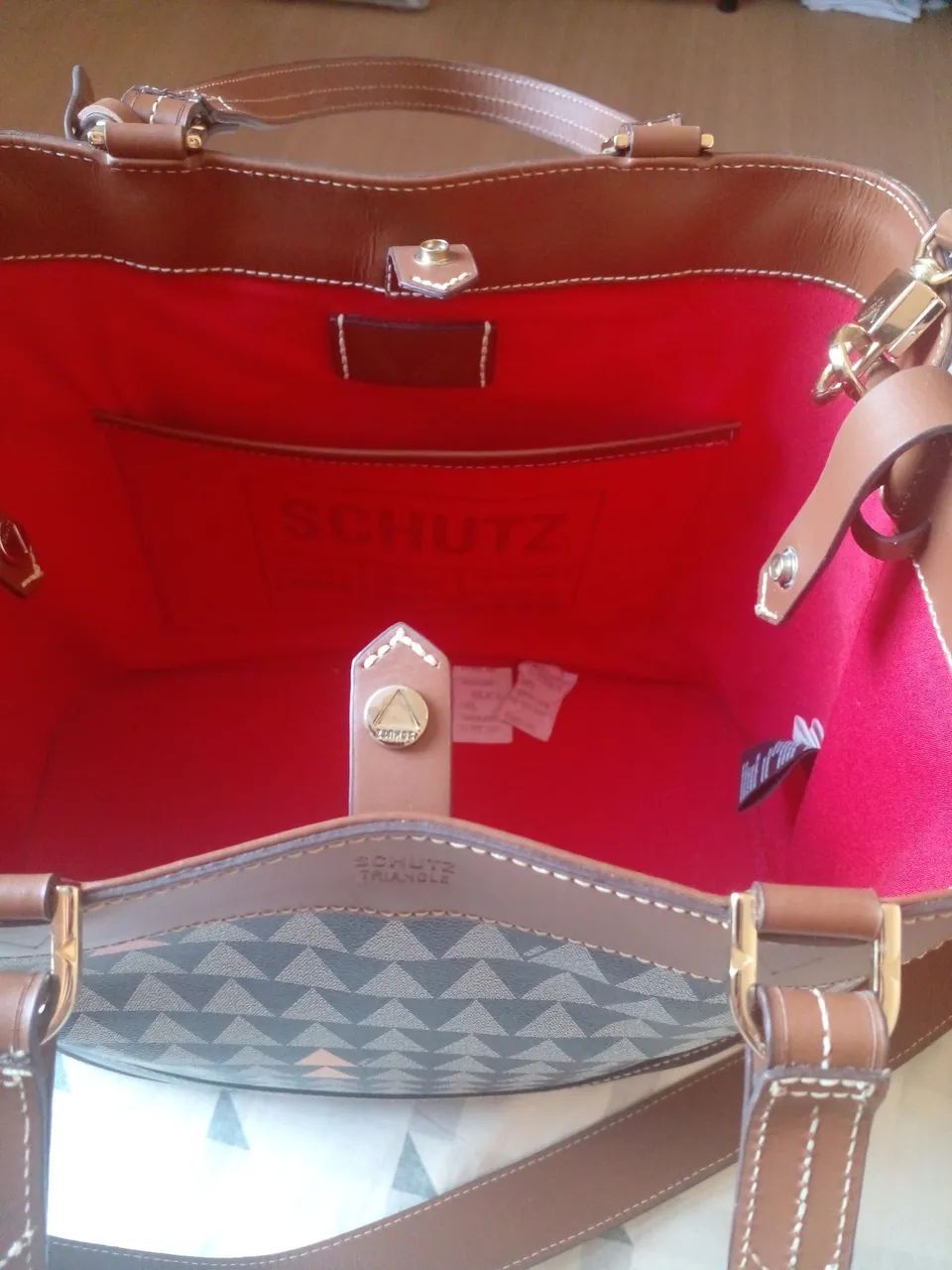 Bolsa Schutz Triangle Original - Foto 2