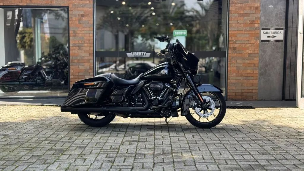 STREET GLIDE SPECIAL FLHXS