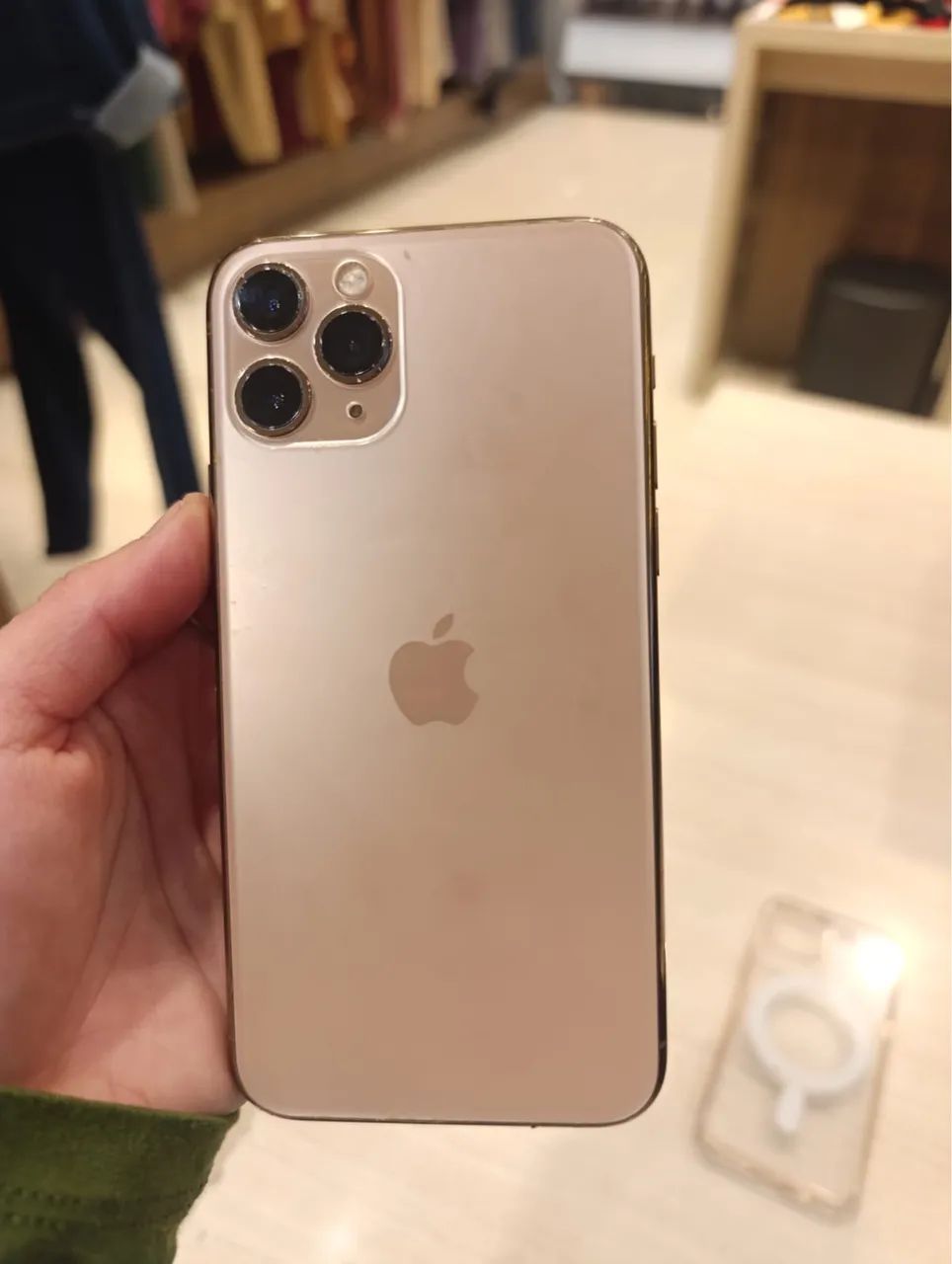 Vendo iPhone 11 bem conservado bateria 100%  - Foto 3