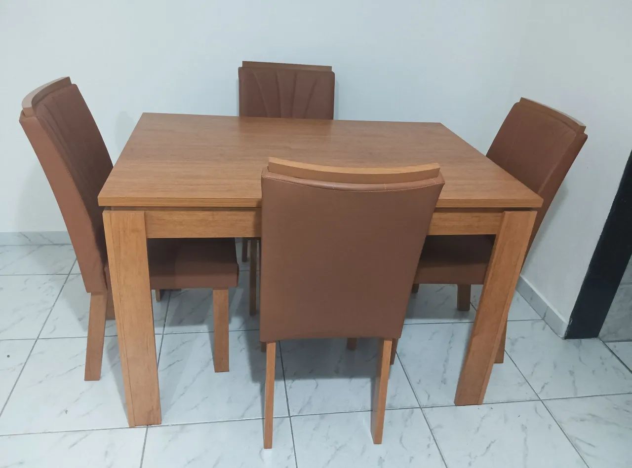 Mesa de jantar c/ 4 cadeiras em ótimo estado! - Foto 5
