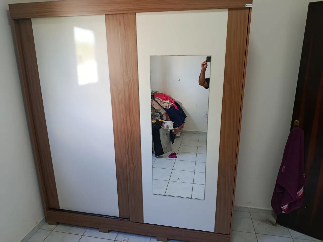 Guarda-roupa de correr duas portas