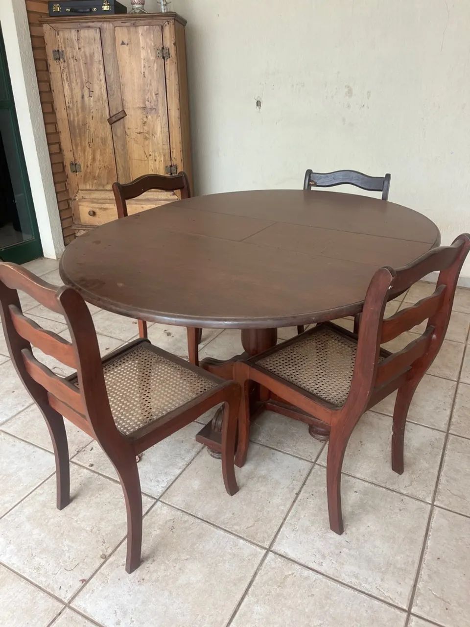 Mesa de Jantar em Madeira Maciça expansível - 6 cadeiras  - Foto 2